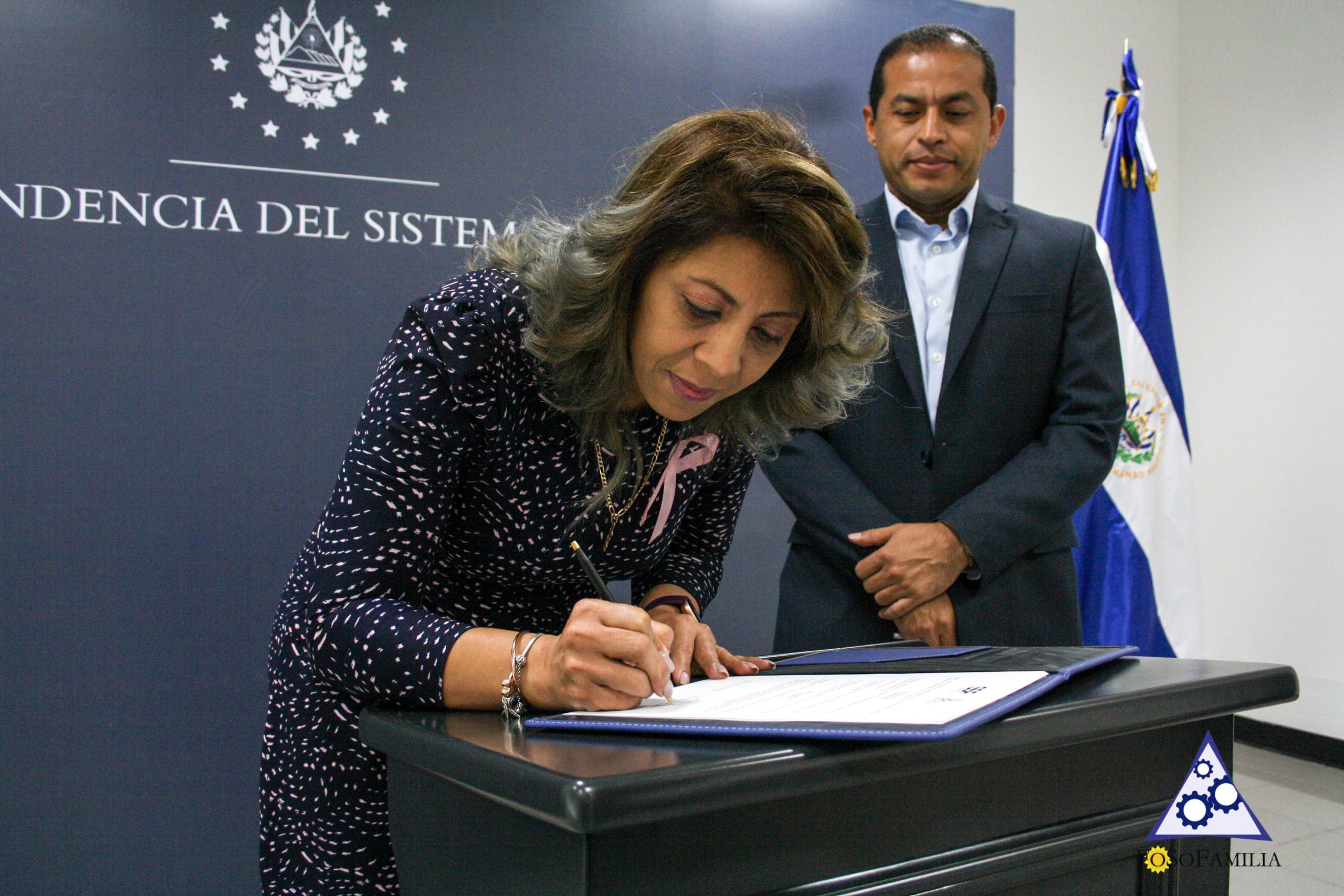 FOSOFAMILIA FIRMA CONVENIO CON LA SUPERINTENDENCIA DEL SISTEMA FINANCIERO
